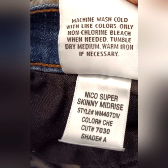 Hudson Midrise Nico Super Skinny. Size 24, shade A - Picture 3 of 7